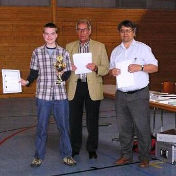 Bester Spieler von Vaterstetten bekommt den Siegerpokal