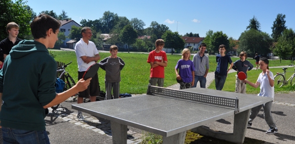 Beim Tischtennis spielen